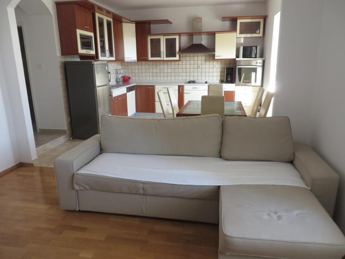 Apartments Tonka Pakoštane Exterior foto